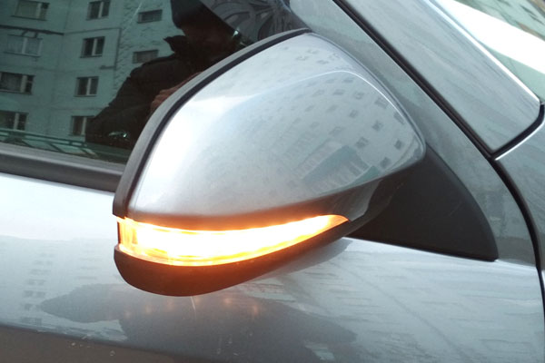 Повторители поворота Веста в зеркала, бегающие